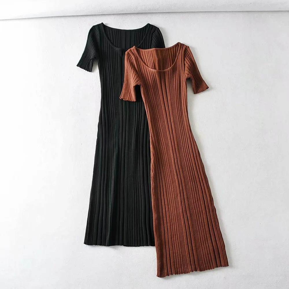 Tarynn – Robe Tendance à Coupe Moderne et Manches Courtes