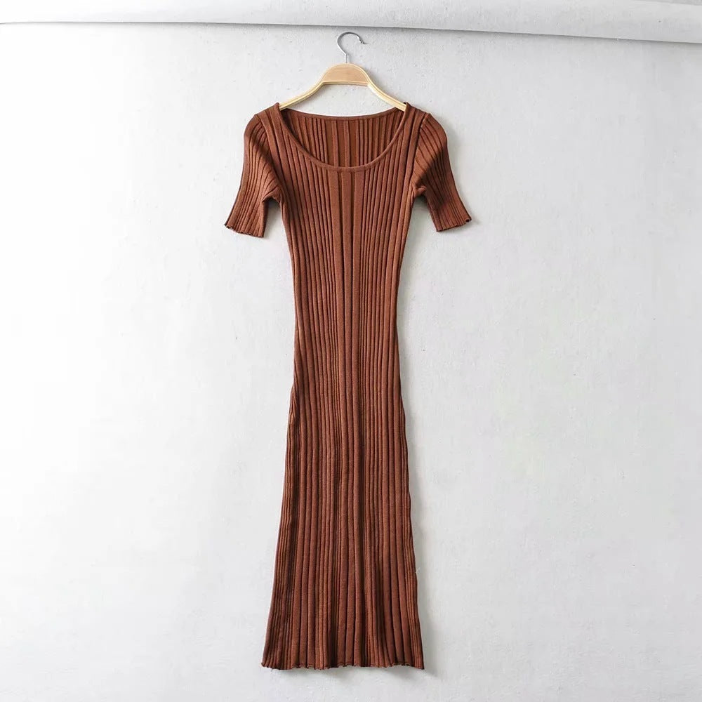 Tarynn – Robe Tendance à Coupe Moderne et Manches Courtes